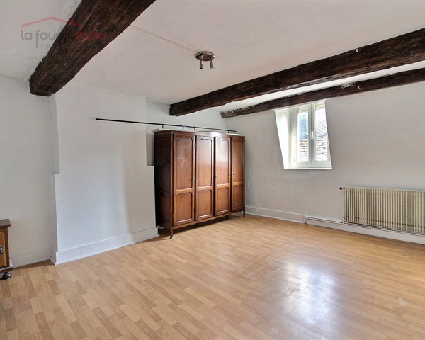 Givet (Fr) - Immeuble en centre-ville divisé en deux logements - 0 0010