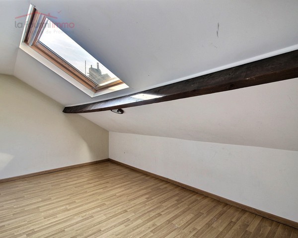 Givet (Fr) - Immeuble en centre-ville divisé en deux logements - 0 0006