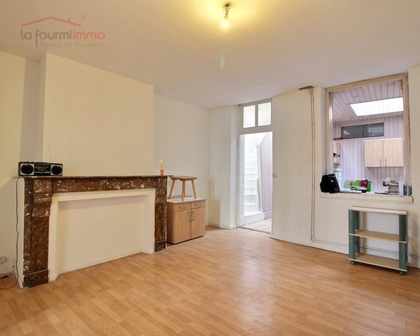 Givet (Fr) - Immeuble en centre-ville divisé en deux logements - 0 0002