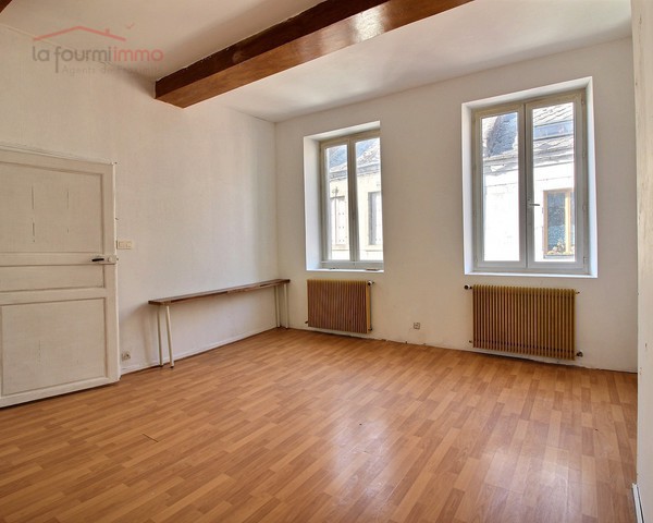 Givet (Fr) - Immeuble en centre-ville divisé en deux logements - 0 0007