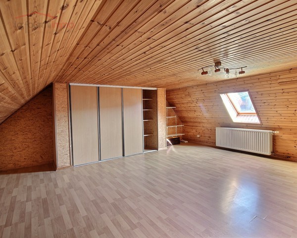 Givet (Fr) - Immeuble en centre-ville divisé en deux logements - 0 0011