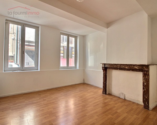 Givet (Fr) - Immeuble en centre-ville divisé en deux logements - 0 0001