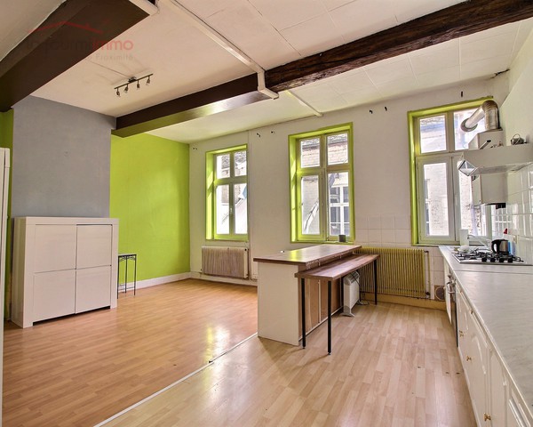 Givet (Fr) - Immeuble en centre-ville divisé en deux logements - 0 0008