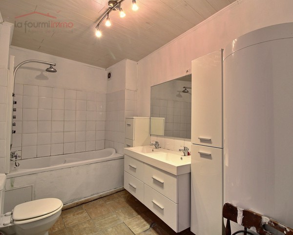 Givet (Fr) - Immeuble en centre-ville divisé en deux logements - 0 0004