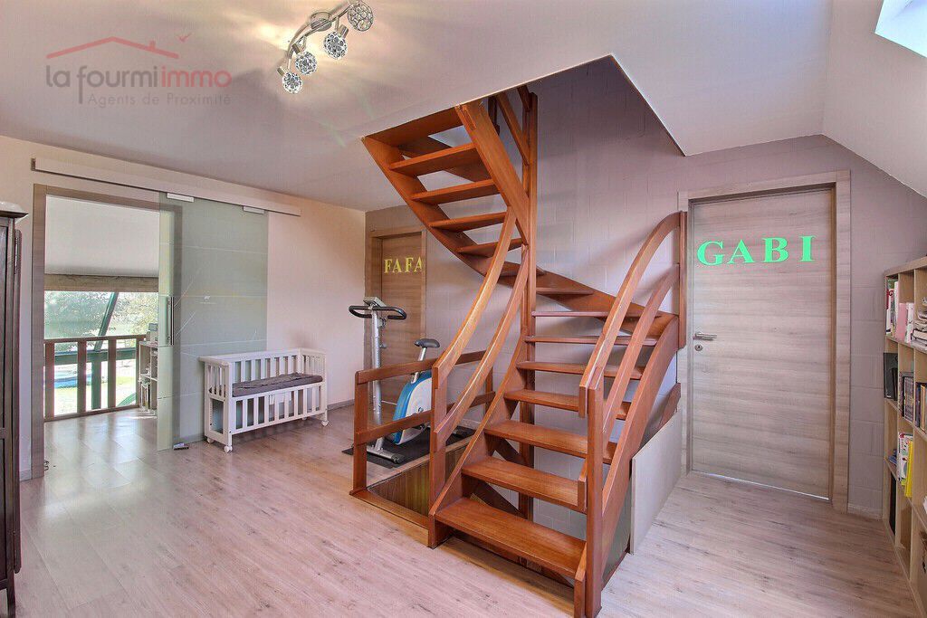 Villa 5-6 ch sur 37 ares avec boxe & piste en bout de cul-de-sac - 0 0008