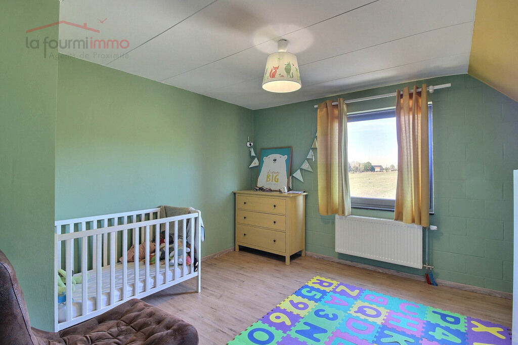 Villa 5-6 ch sur 37 ares avec boxe & piste en bout de cul-de-sac - 0 0005-2