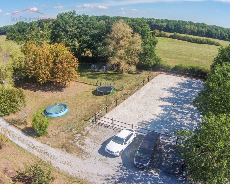 Villa 5-6 ch sur 37 ares avec boxe & piste en bout de cul-de-sac - Dji00261-2