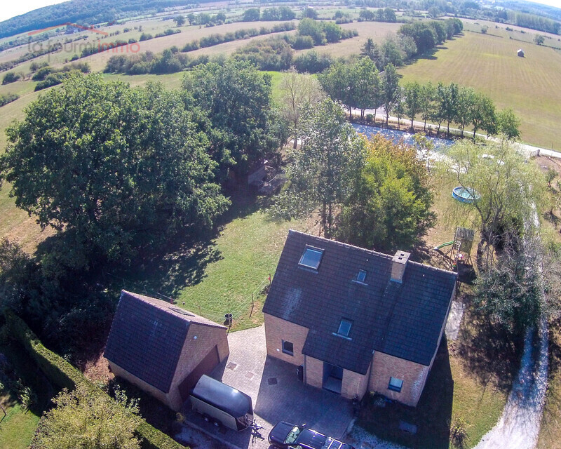 Villa 5-6 ch sur 37 ares avec boxe & piste en bout de cul-de-sac - Dji00267-2