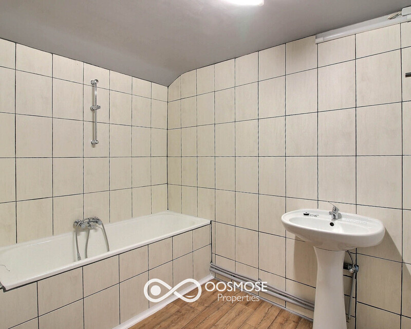 Appartement 2ch avec cour et garage - 0 0005-2