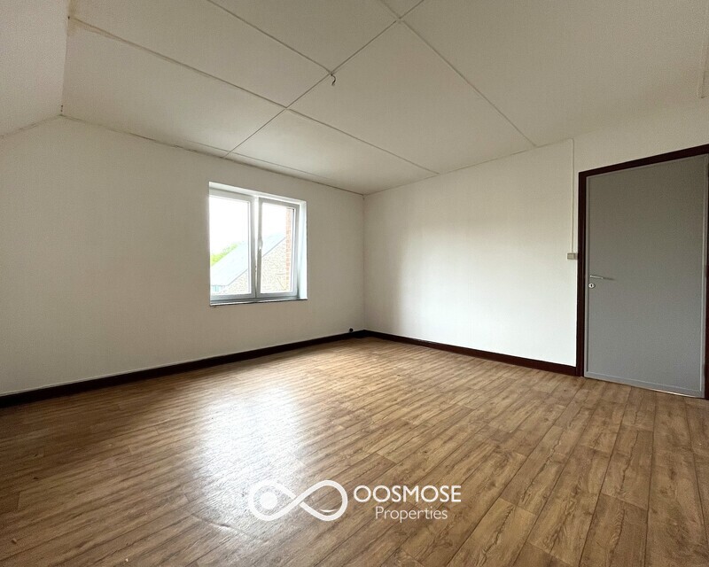 Appartement 2ch avec cour et garage - Img 4523