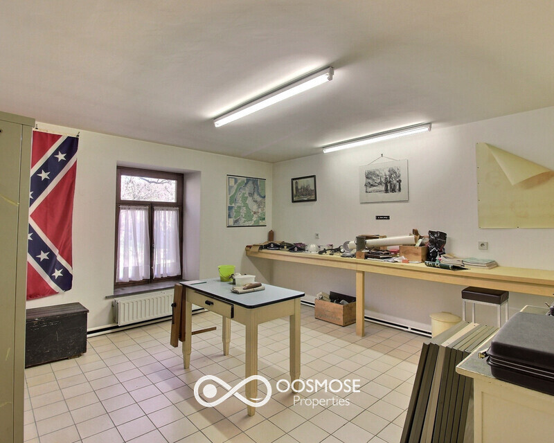Spacieuse propriété en pierre 6 ch au coeur du village  - 0 0017-2
