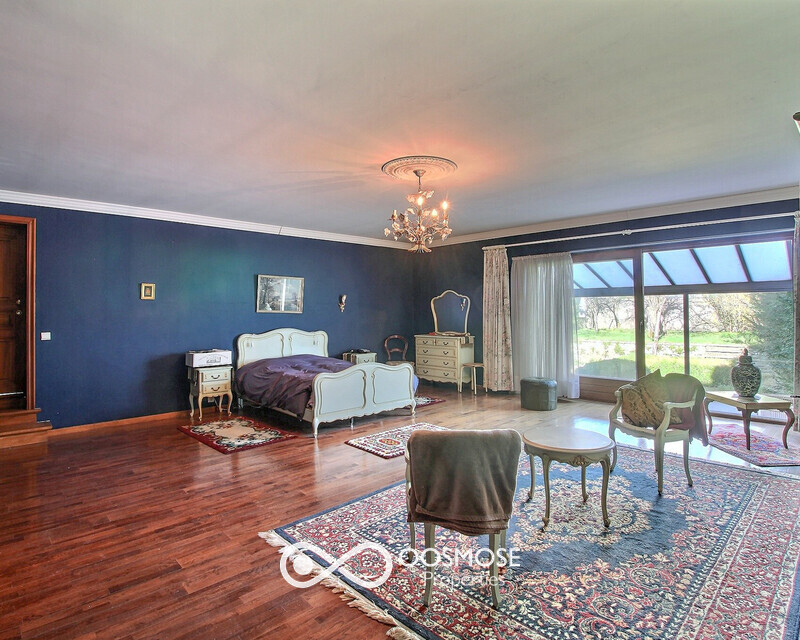 Spacieuse propriété en pierre 6 ch au coeur du village  - 0 0019-2