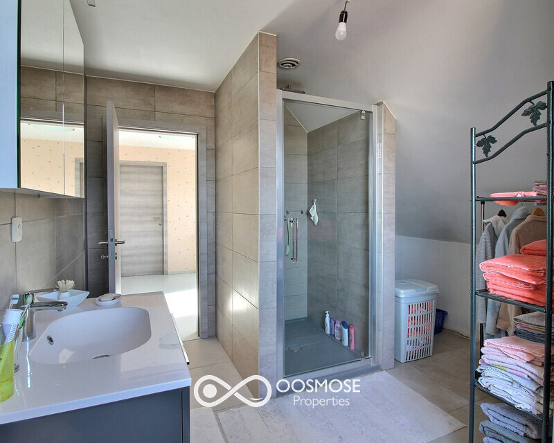 Belle villa 4 chambres avec cave, jardin et garage - Exposio 126603836-2
