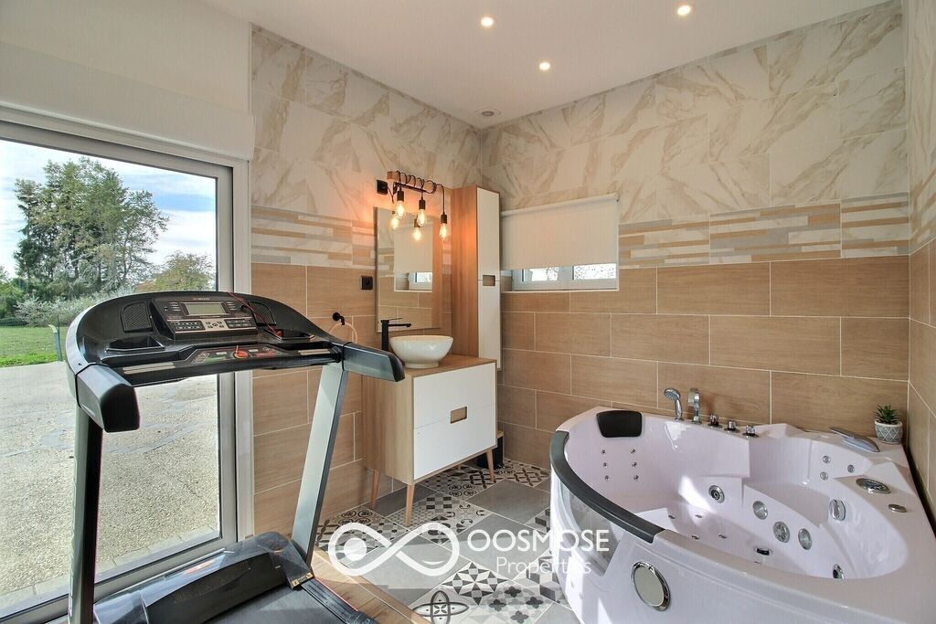 France - 10' front. - Villa plain-pied - 1ha av étang & piscine - 0 0006