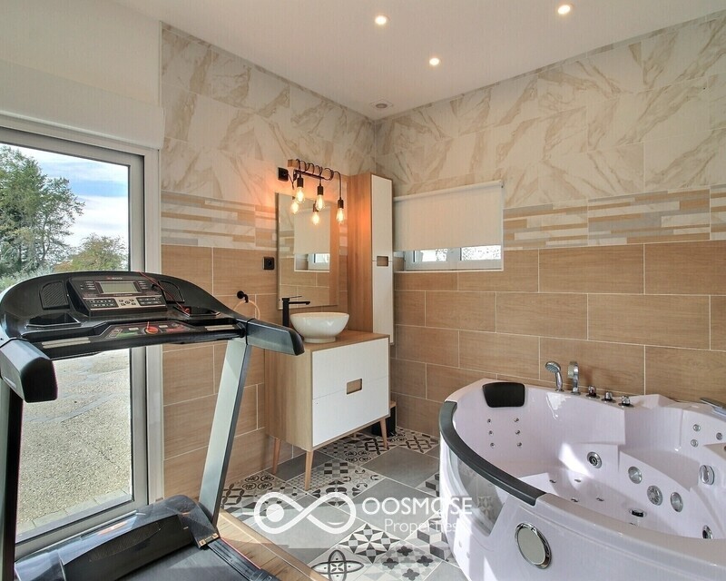 France - 10' front. - Villa plain-pied - 1ha av étang & piscine - 0 0006