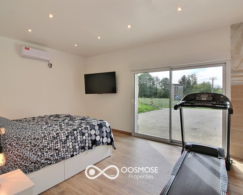 France - 10' front. - Villa plain-pied - 1ha av étang & piscine - 0 0005