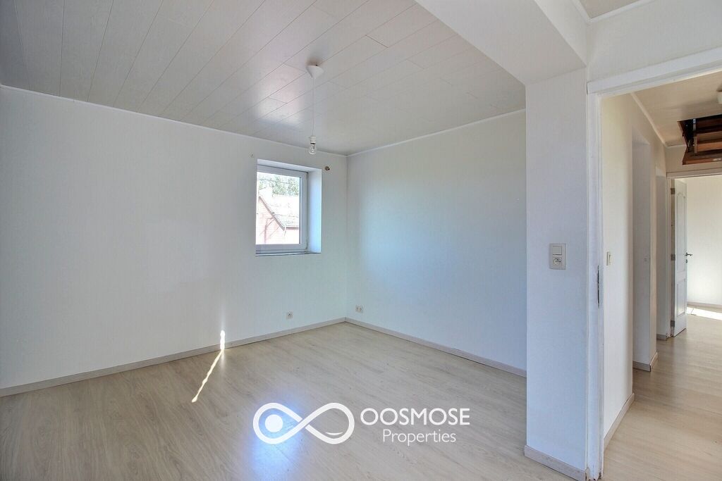 Villa 4ch de 2012 sur 13a 52ca - 0 0008