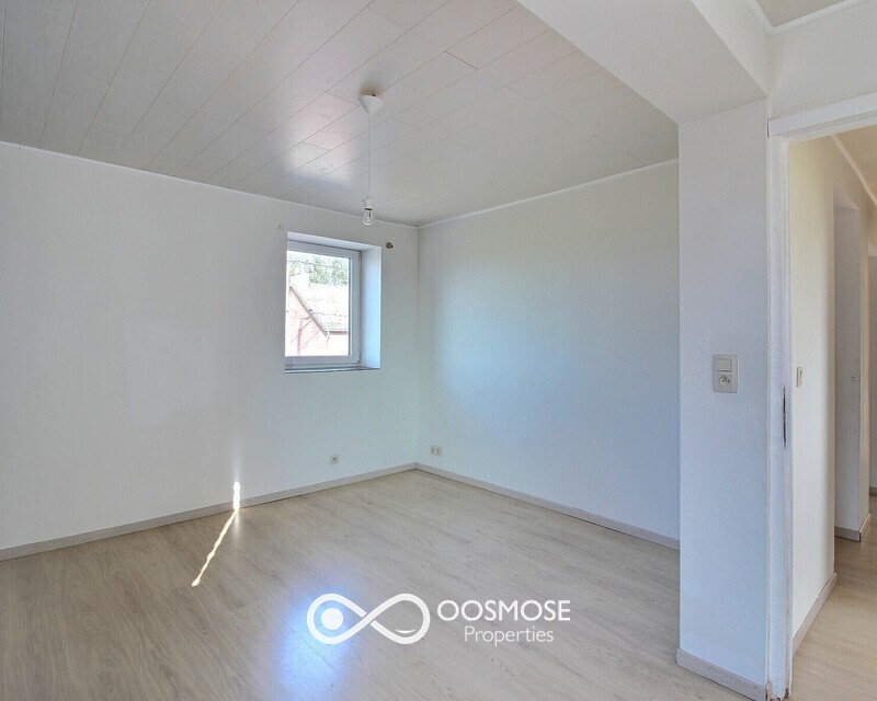Villa 4ch de 2012 sur 13a 52ca - 0 0008