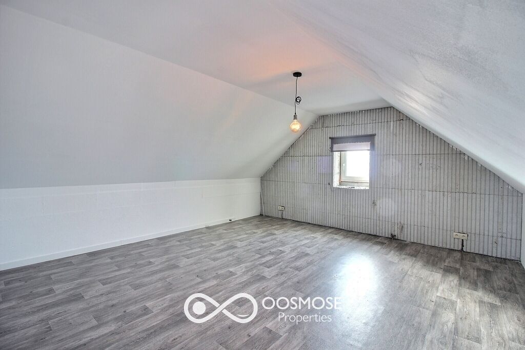 Villa 4ch de 2012 sur 13a 52ca - 0 0010