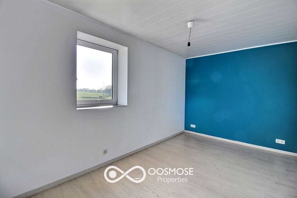 Villa 4ch de 2012 sur 13a 52ca - 0 0009