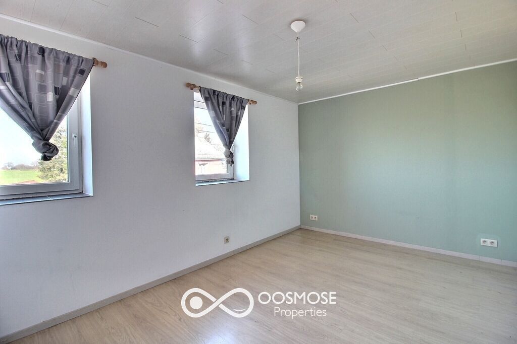 Villa 4ch de 2012 sur 13a 52ca - 0 0006