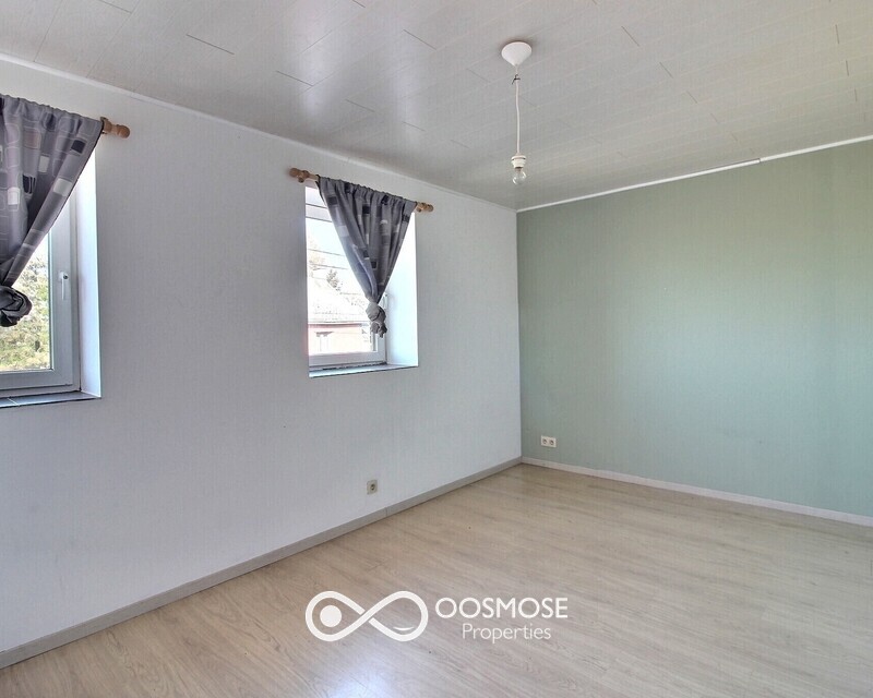Villa 4ch de 2012 sur 13a 52ca - 0 0006