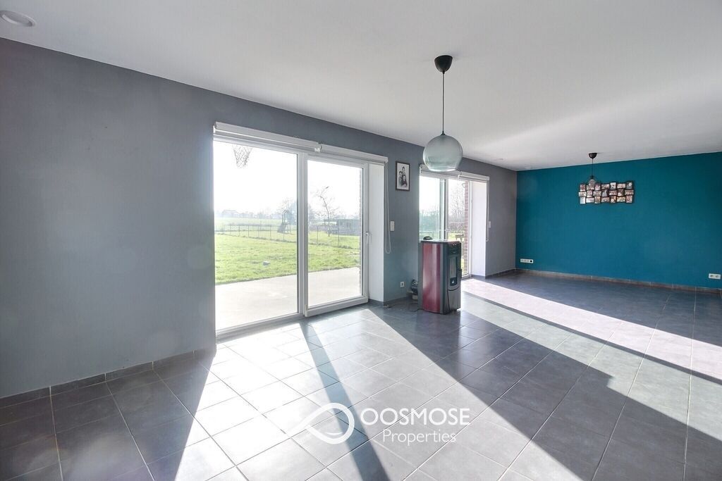 Villa 4ch de 2012 sur 13a 52ca - 0 0002