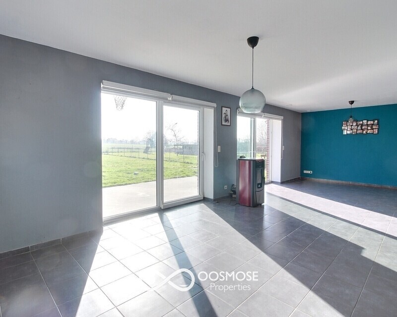 Villa 4ch de 2012 sur 13a 52ca - 0 0002
