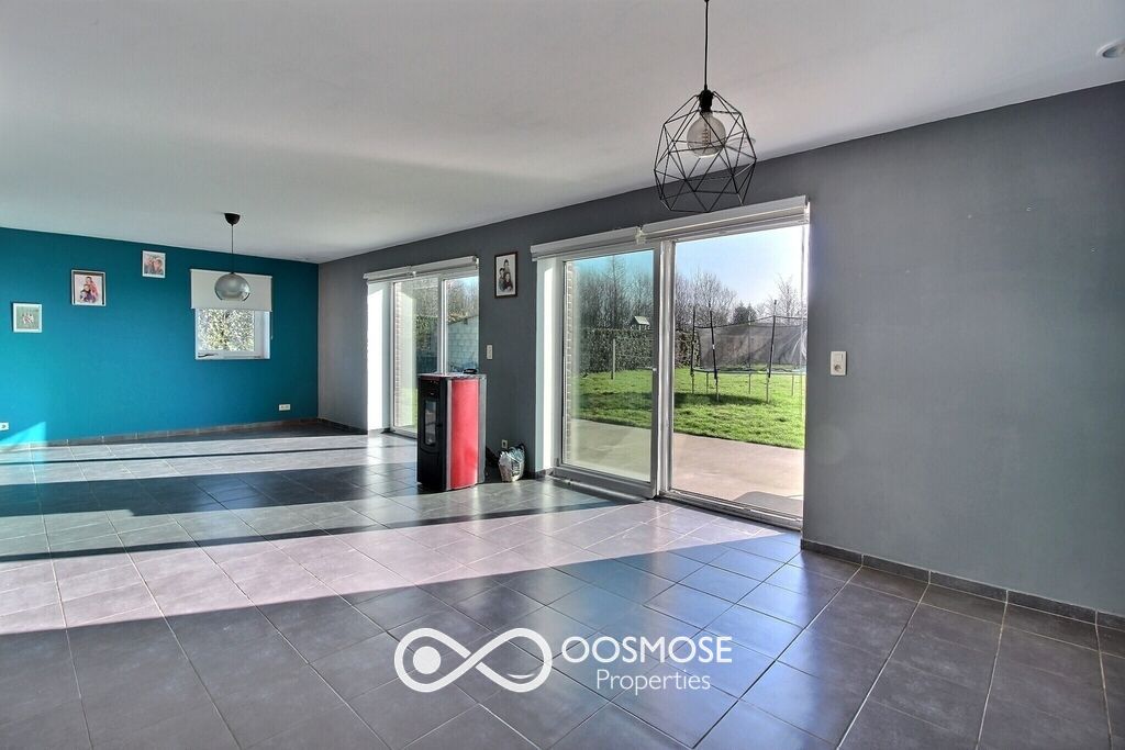 Villa 4ch de 2012 sur 13a 52ca - 0 0001