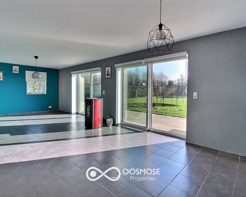 Villa 4ch de 2012 sur 13a 52ca - 0 0001