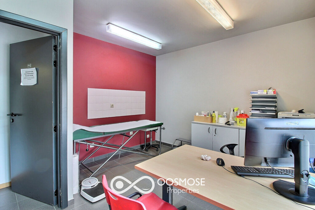 Immeuble de bureau avec belle visibilité - 0 0010-2