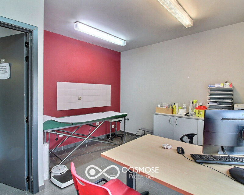 Immeuble de bureau avec belle visibilité - 0 0010-2
