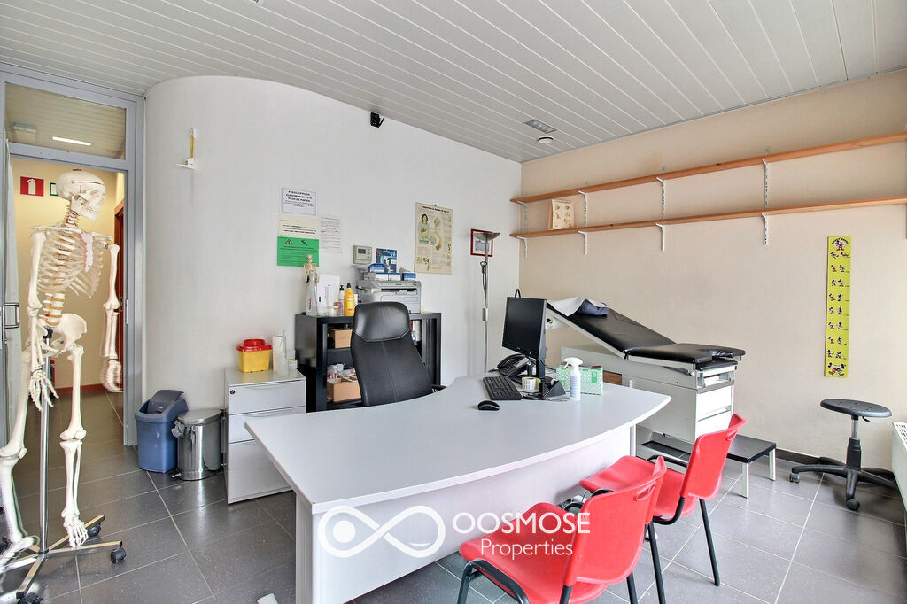 Immeuble de bureau avec belle visibilité - 0 0008-2