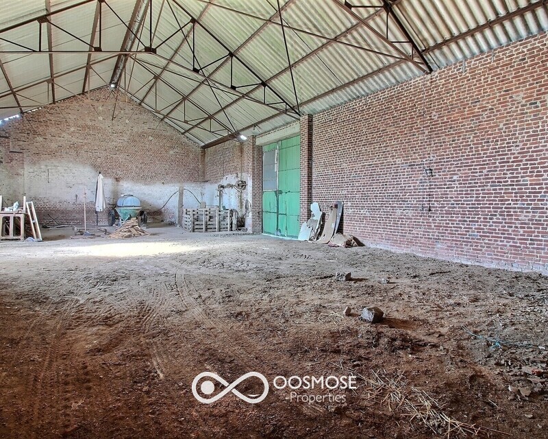 Propriété avec hangar, écurie et plus d'1ha de terrain - 0 0010