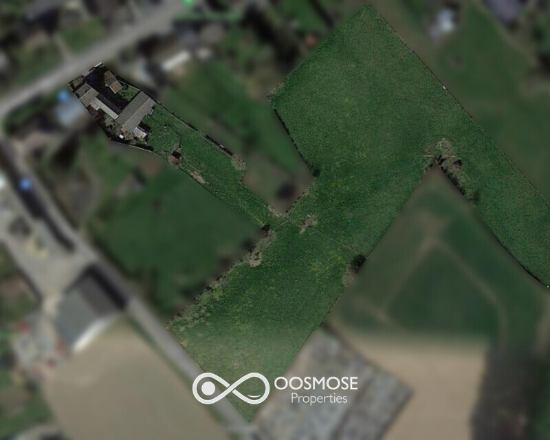 Propriété avec hangar, écurie et plus d'1ha de terrain - Vue satellite floutée