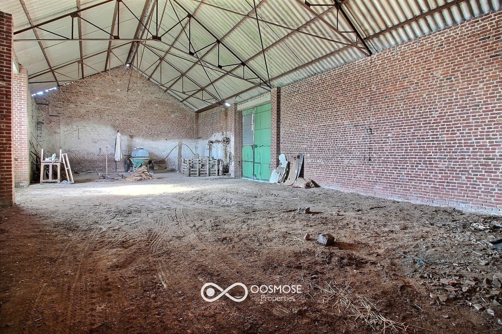 Propriété avec hangar, écurie et plus d'1ha de terrain - 0 0010