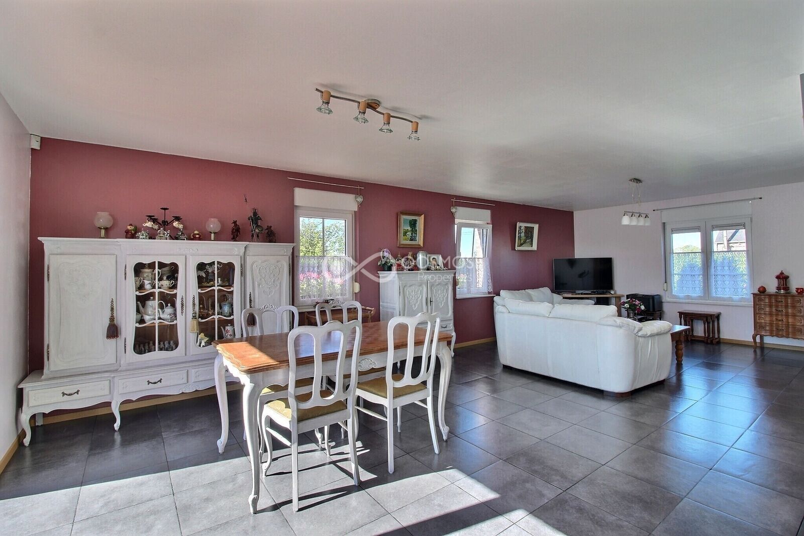 Villa 6 ch av garage sur 10 ares - Exposio 0002