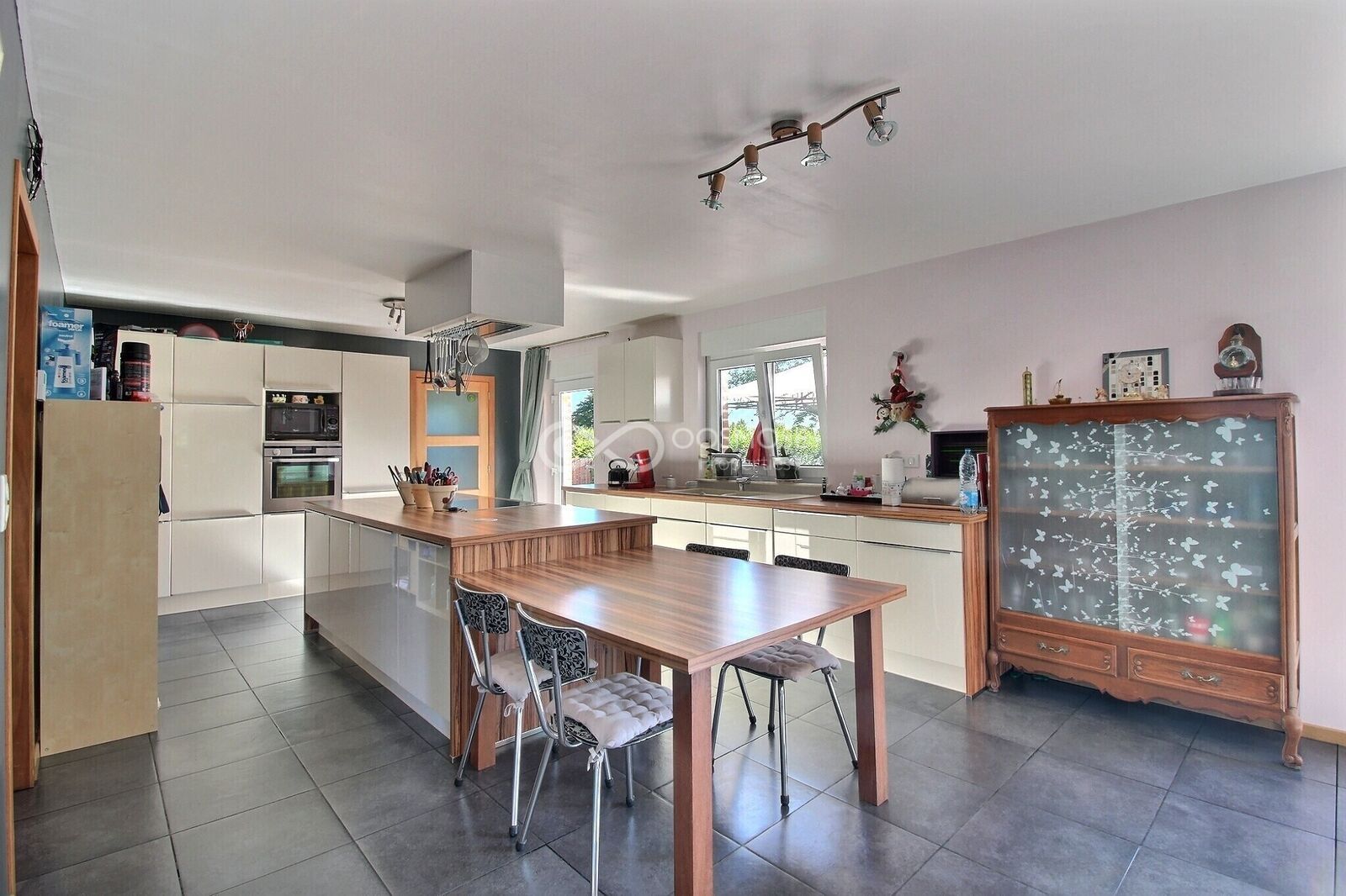 Villa 6 ch av garage sur 10 ares - Exposio 0003