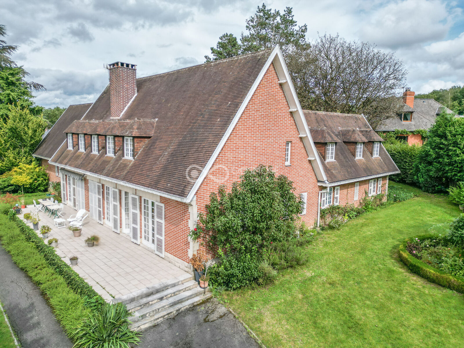 France/15' Belg. - Spacieuse villa 5ch av garage et dépendance sur 48a - Dji 0123-2