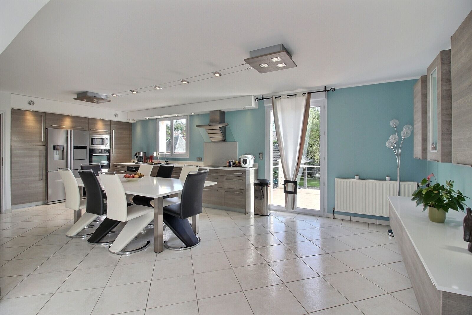 France/15' frontière - Villa de 2000 av 4ch et garage sur 19a 55ca - 0 0013