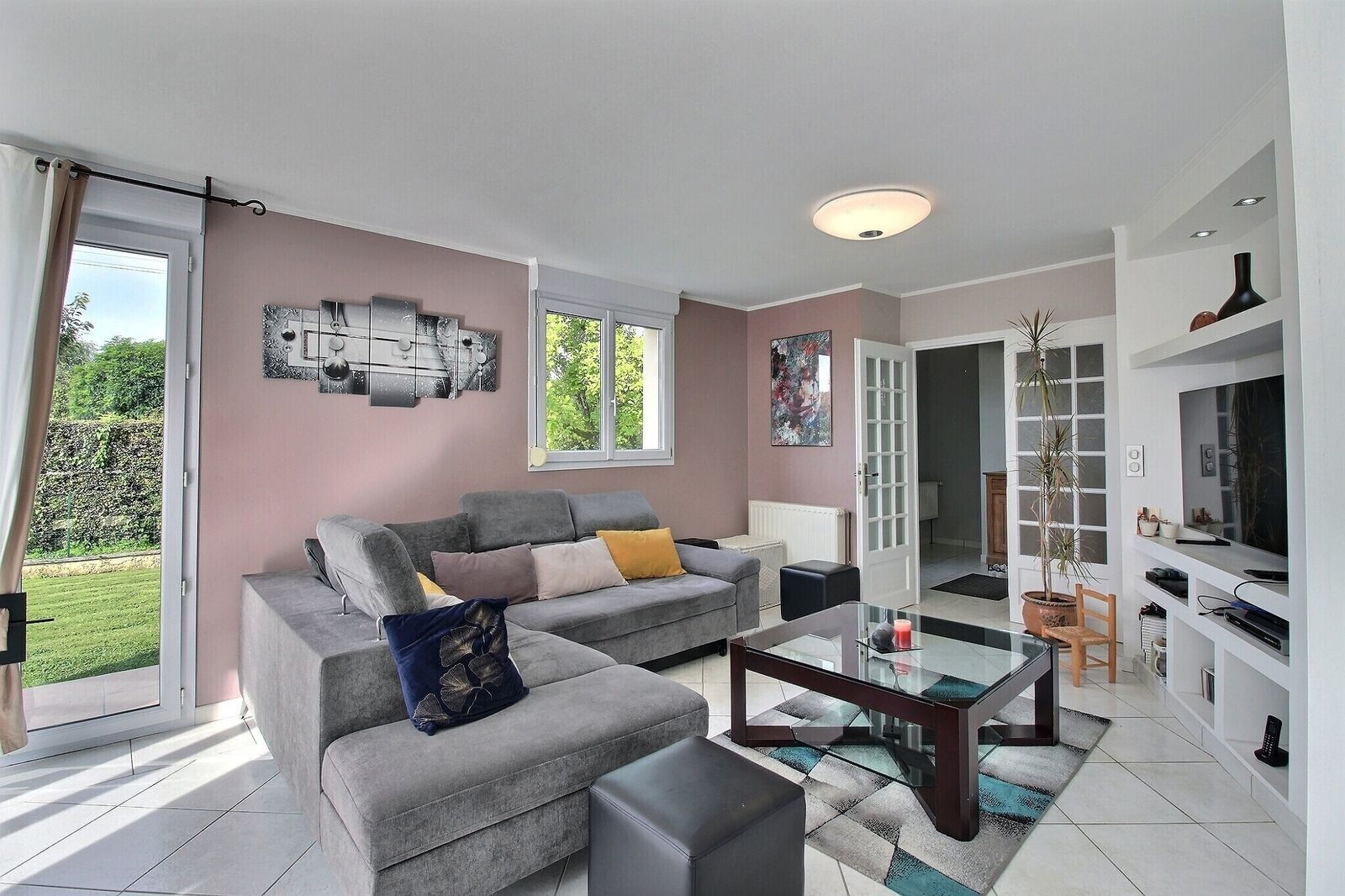 France/15' frontière - Villa de 2000 av 4ch et garage sur 19a 55ca - 0 0011