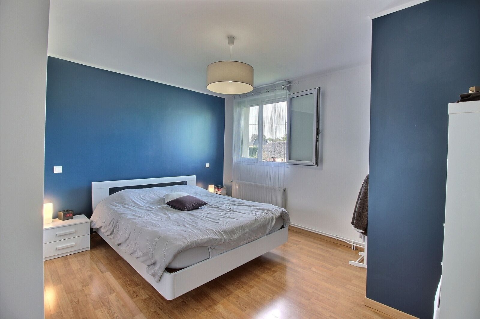 France/15' frontière - Villa de 2000 av 4ch et garage sur 19a 55ca - 0 0005