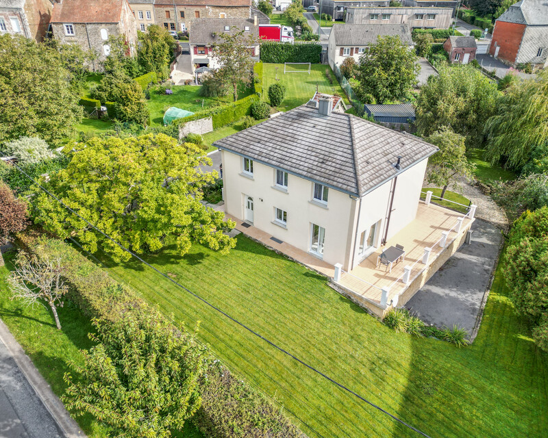 France/15' frontière - Villa de 2000 av 4ch et garage sur 19a 55ca - Dji 0151-2