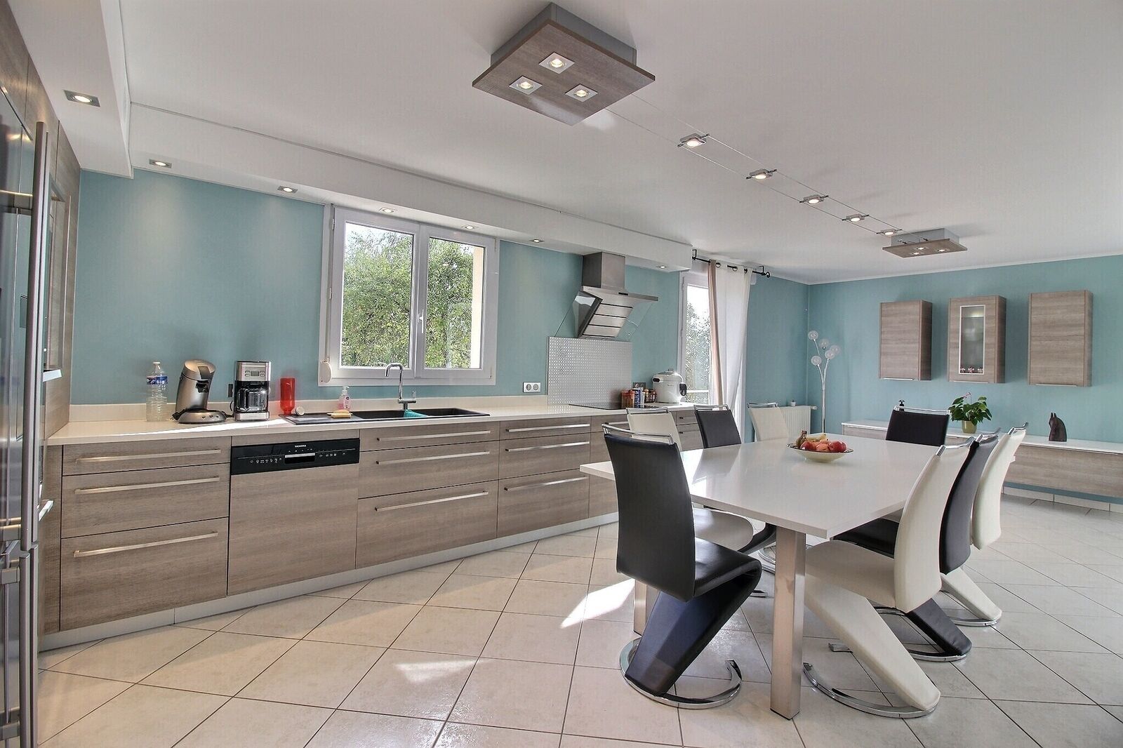 France/15' frontière - Villa de 2000 av 4ch et garage sur 19a 55ca - 0 0016