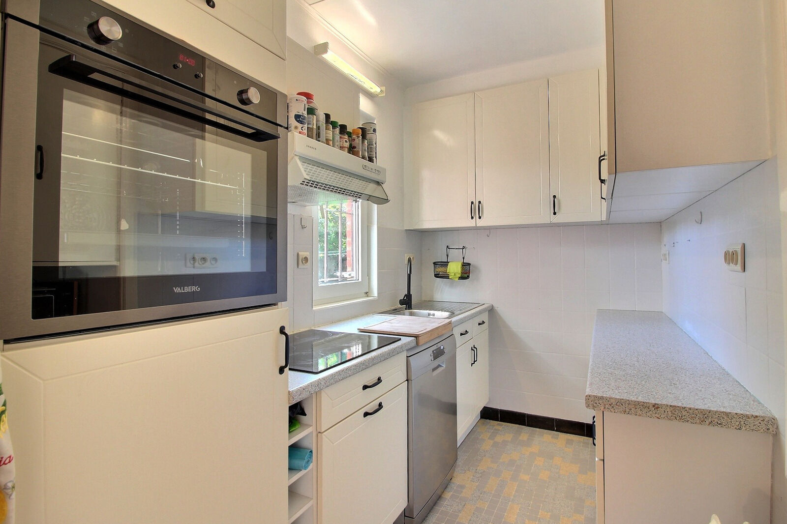 Maison 4ch avec +/- 16a de terrain, proche du centre - 0 0002-2