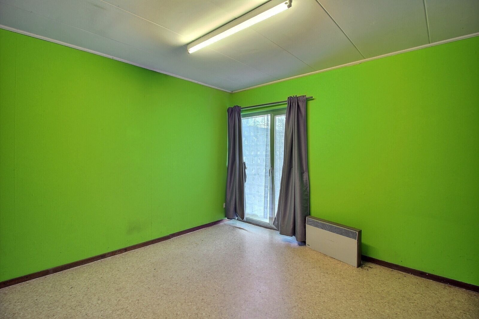 Plain-pied 3ch avec garage et terrain de 8a 93ca - 0 0004