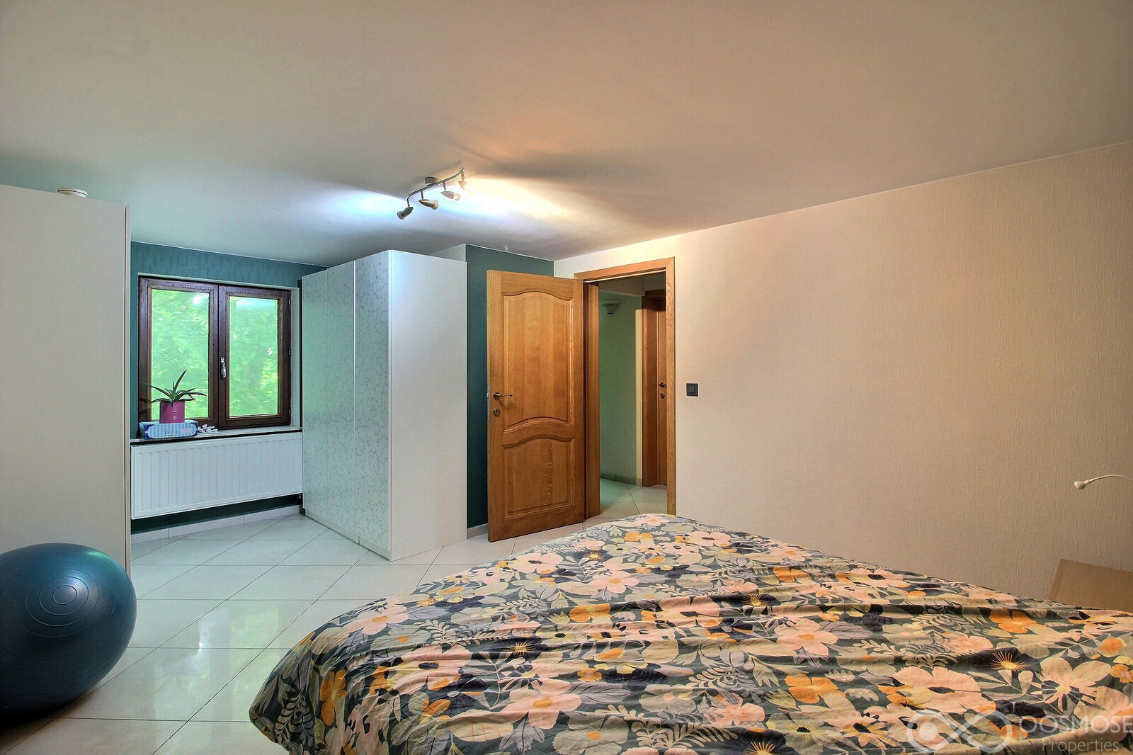 Villa plain-pied sur 75a avec garages - 0 0002-2