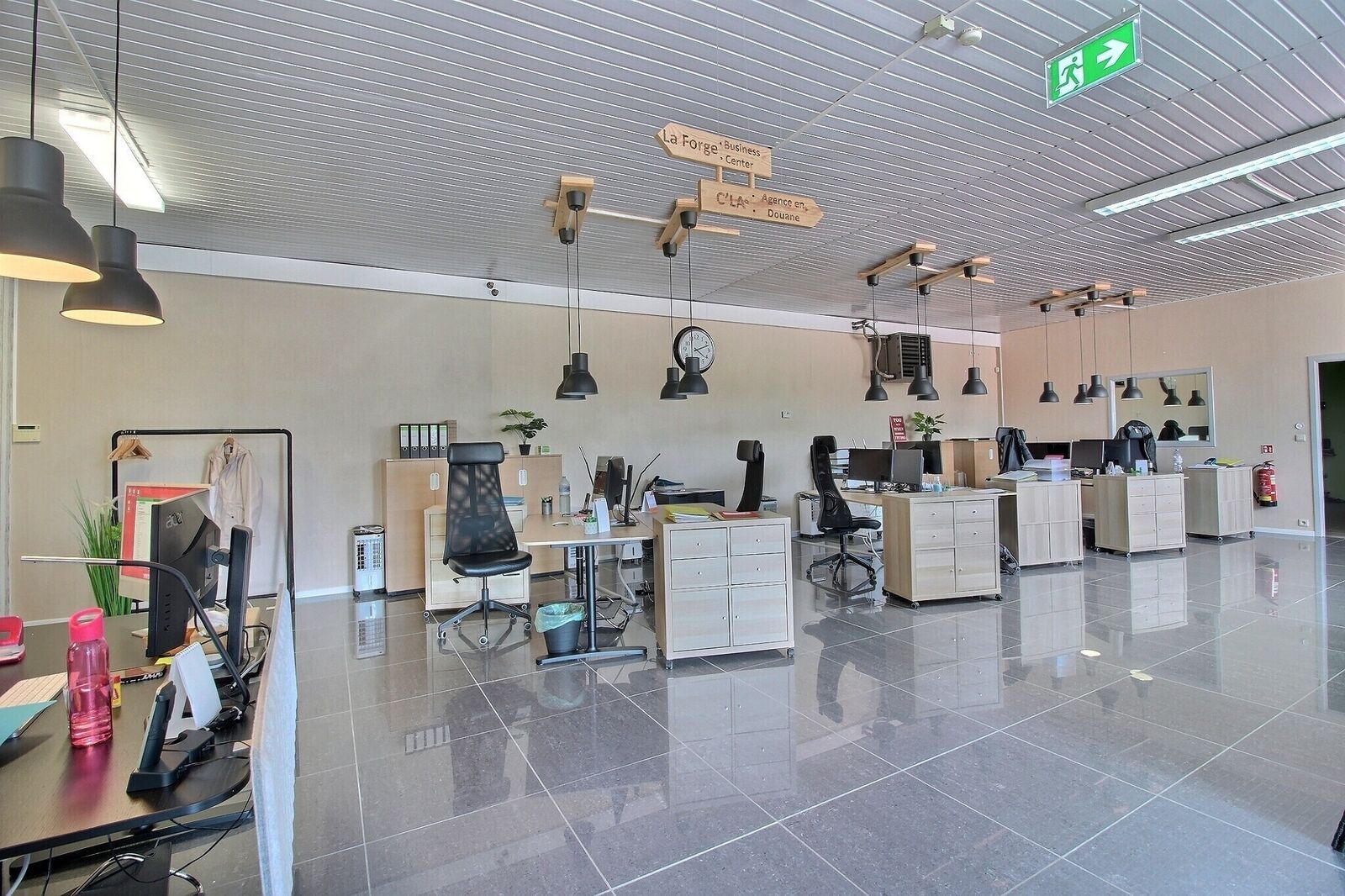 Surface commerciale 240m² dans zoning commercial - 0 0005