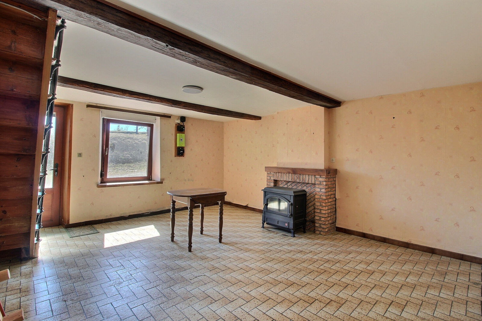 France/2' Belg. - Ancienne fermette avec garages, étable et granges sur 2 hectares - 0 0005-2