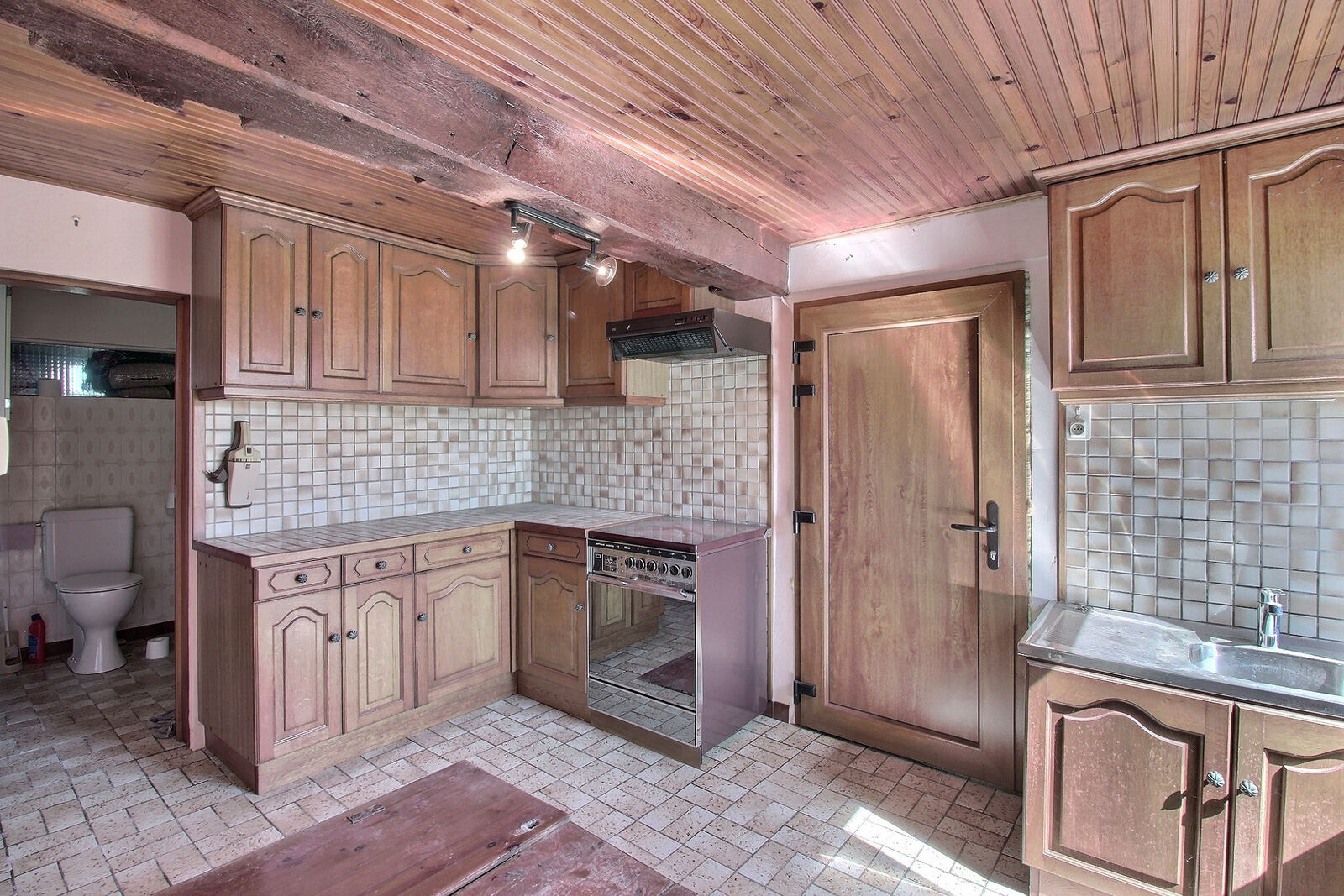 France/2' Belg. - Ancienne fermette avec garages, étable et granges sur 2 hectares - 0 0006-2